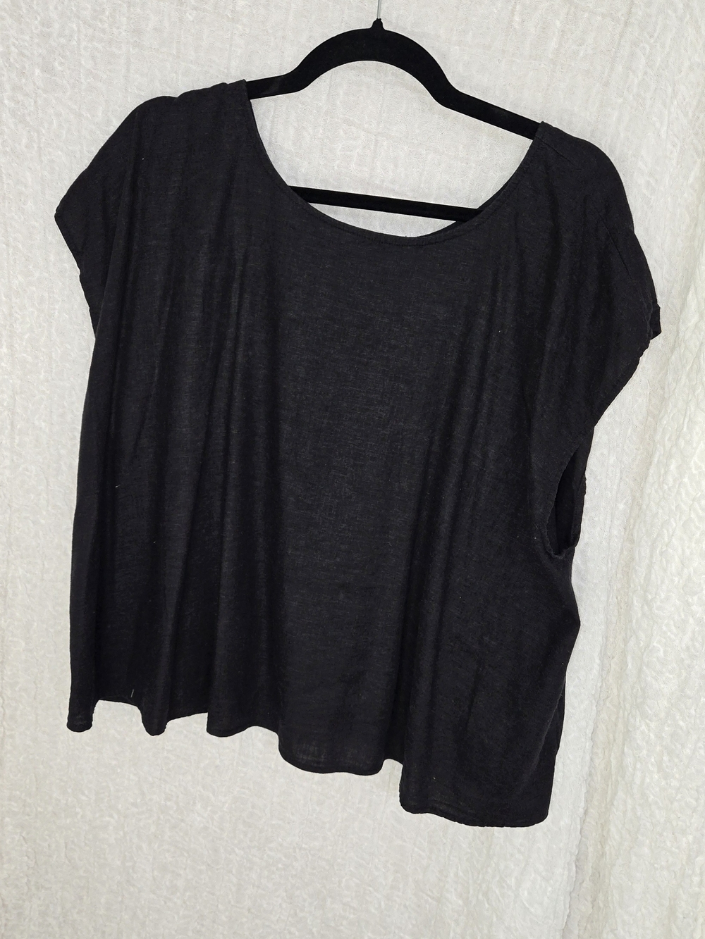Torrid Black Short Sleeve Top With Tulip Back